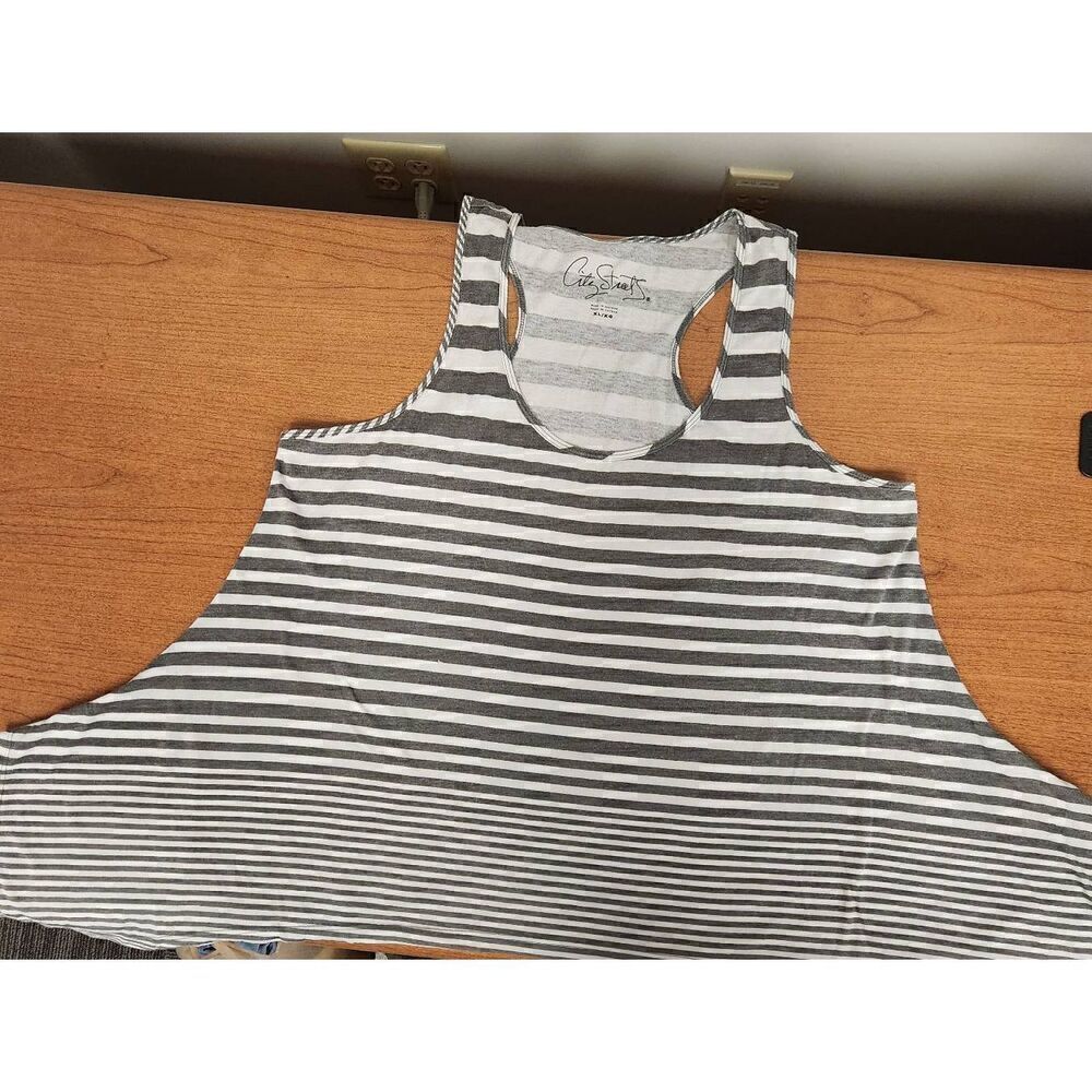 💕City Streets XL raserback striped tank with shark bite hem. Longer on sides th